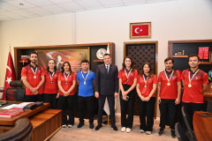 Şampiyon Sporcularımızdan Rektörümüz Prof. Dr. Turgay Uzun’a Ziyaret